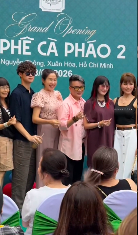 Loạt sao Việt đến dự khai trương.
