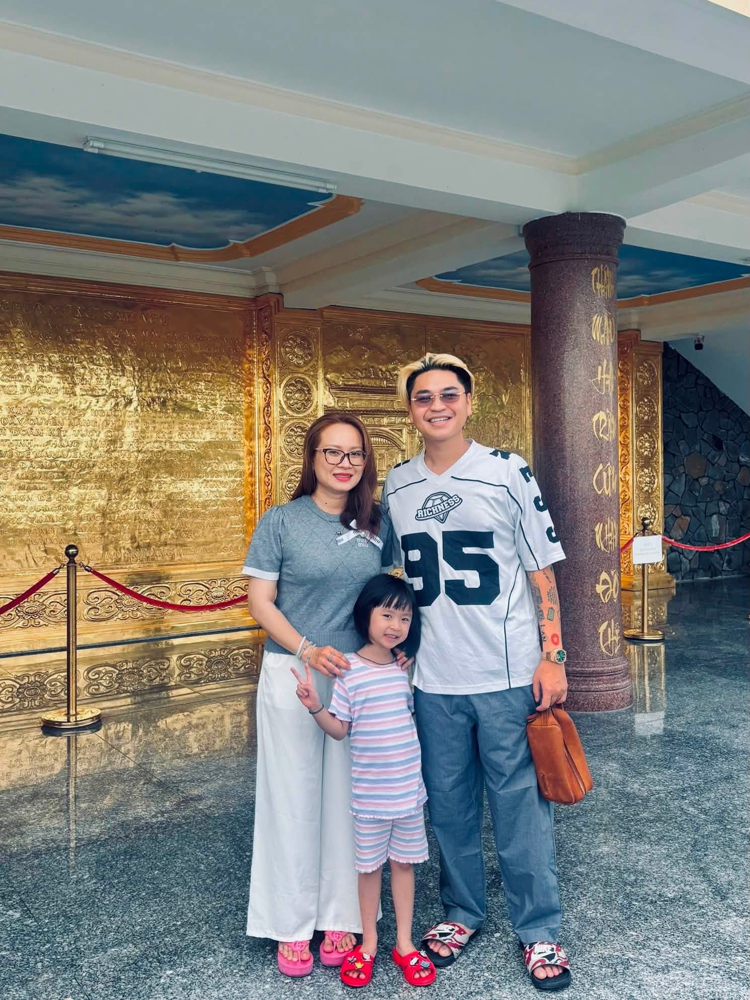 Trên mạng xã hội Duy Phước thường xuyên bày tỏ tình yêu dành cho vợ con không bận tâm đến lời dèm pha.
