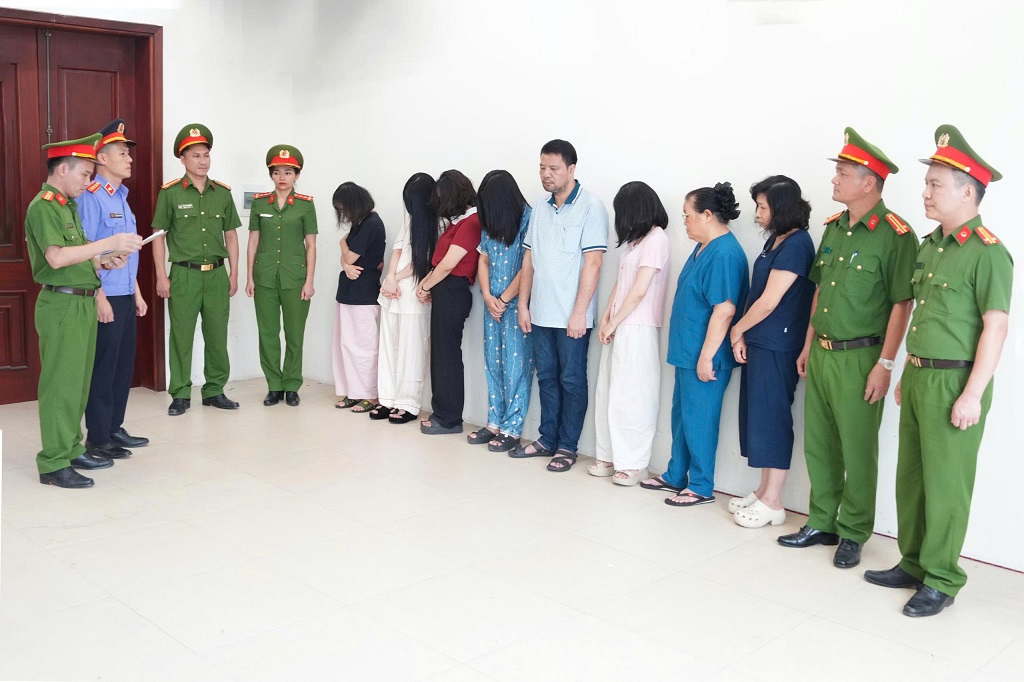 Các bị can trong vụ án - Ảnh: Công an Nghệ An