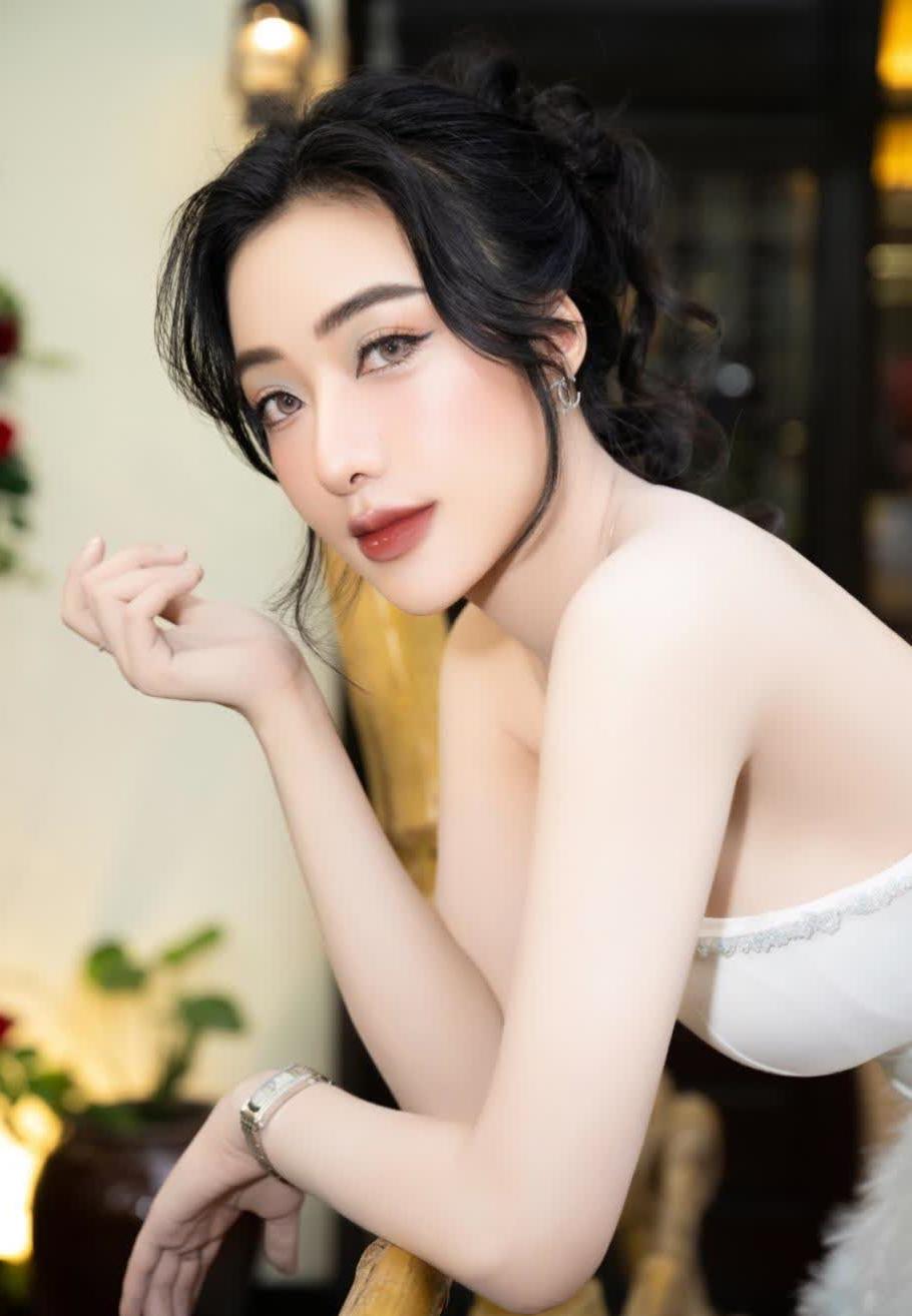 Á hậu Bùi Thị Mỹ Duyên SN 2001 là ai?