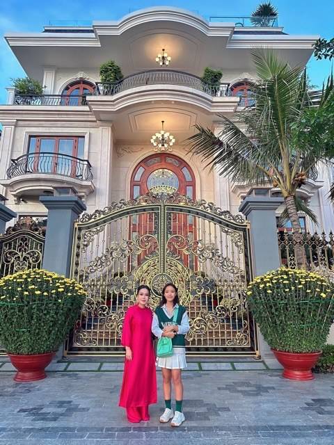 Căn biệt thự của Việt Hương nhìn từ bên ngoài.