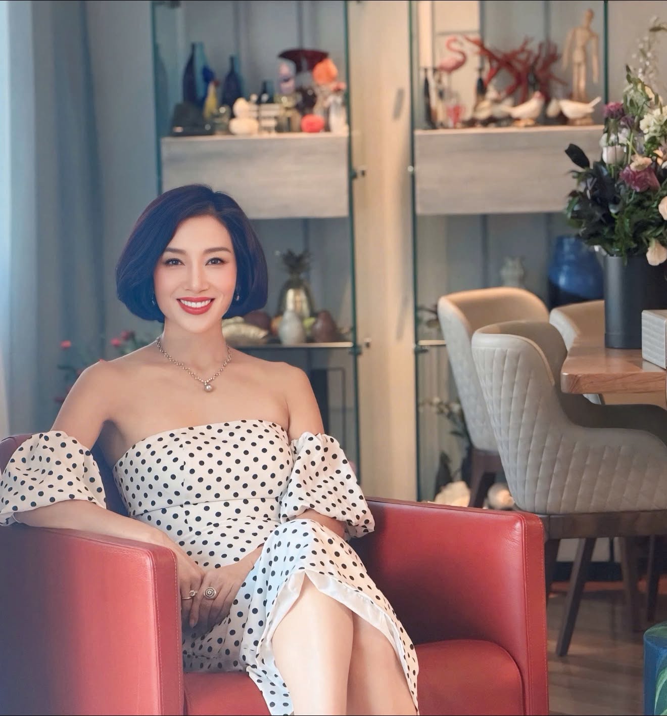 Hoa khôi Thu Hương xinh đẹp ở tuổi U50.