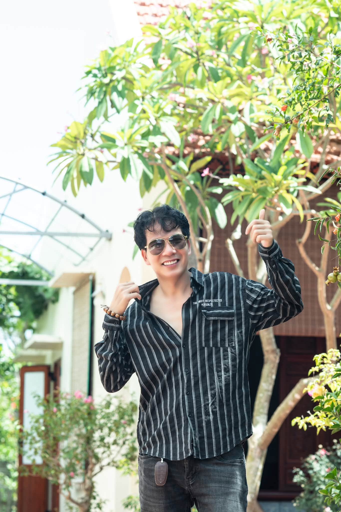 Ca sĩ Hồ Quang Tám.