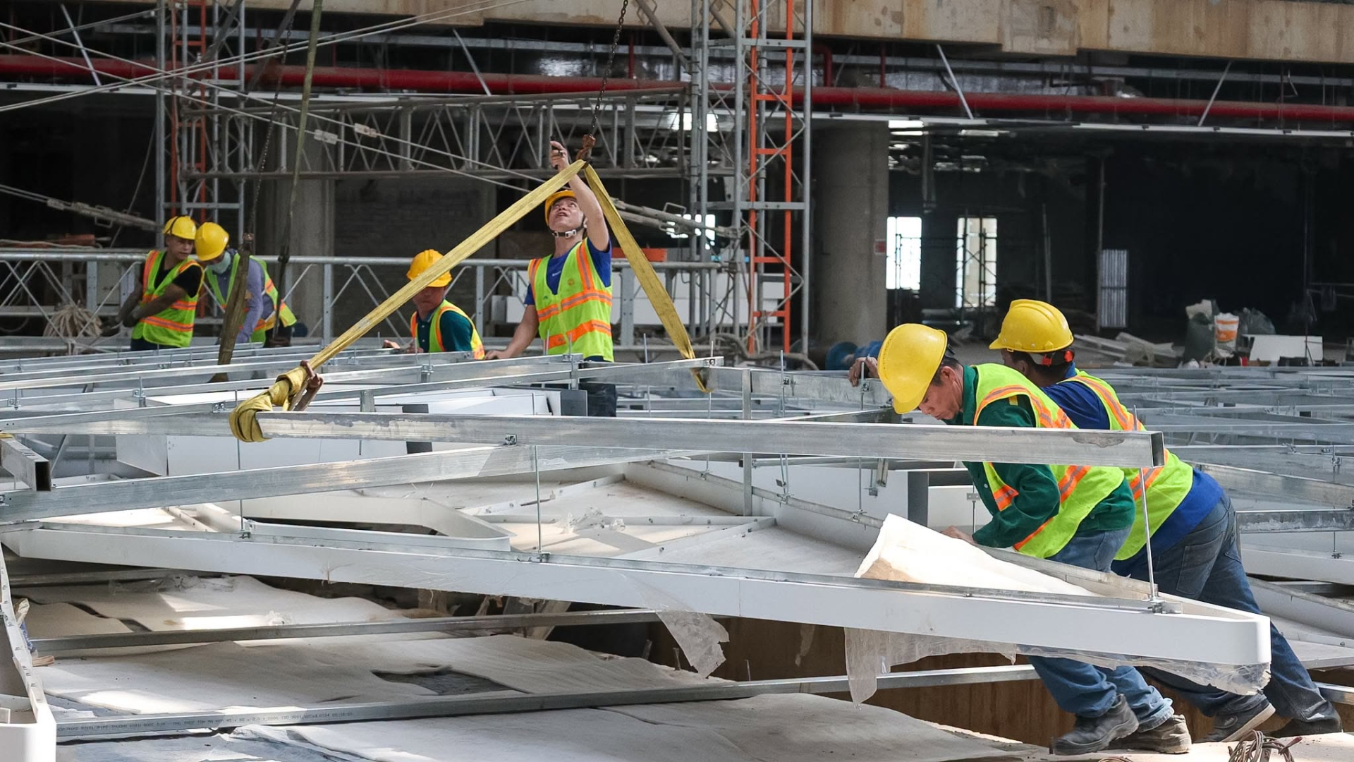 Các đơn vị ACV, VATM và hãng bay cần chuẩn bị nhân lực, công nghệ, tổ chức diễn tập thử nghiệm kỹ lưỡng. Đồng thời, ACV chịu trách nhiệm chính trong việc triển khai kế hoạch truyền thông rộng rãi để hành khách không bị nhầm lẫn giữa hai sân bay trong quá trình chuyển giao.