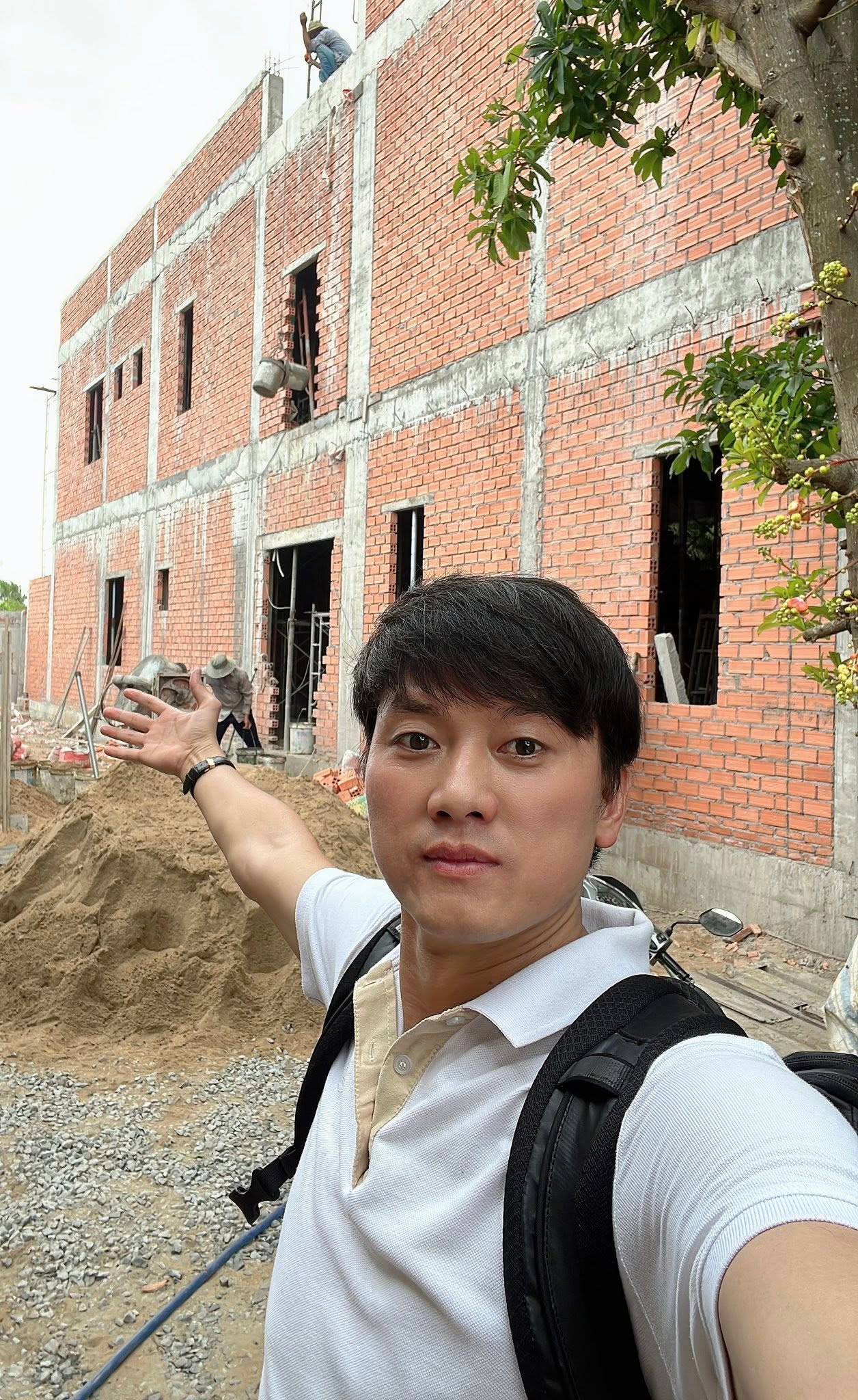 Trước khi hoàn thành, Quách Ngọc Tuyên từng chia sẻ hình ảnh quá trình xây dựng.