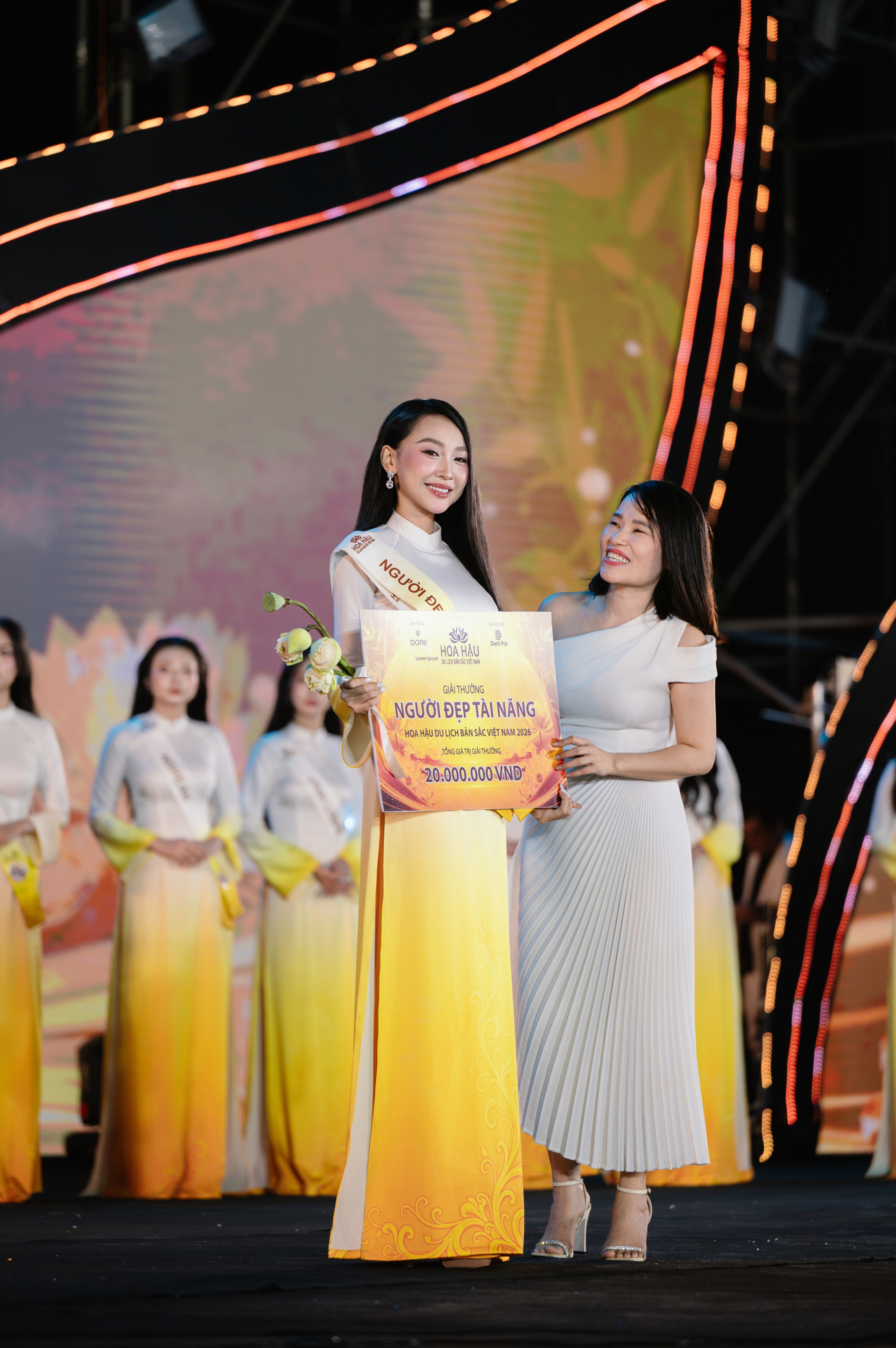 Bảo Châu nhận giải phụ 