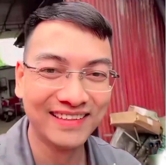 Hồ Văn Khoa xuất hiện trong livestream gây xôn xao thời gian qua. (Ảnh cắt từ clip)