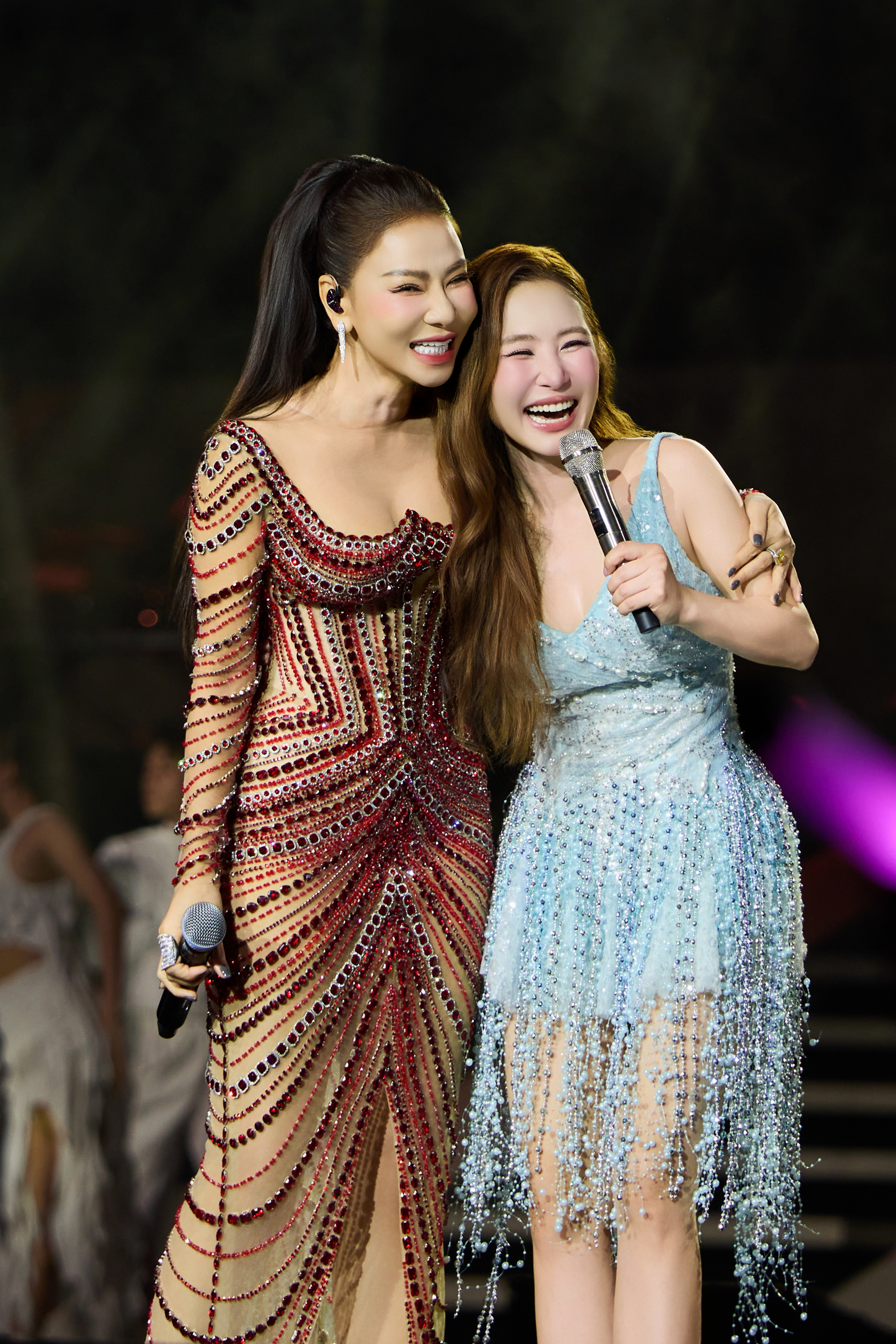 Hương Tràm và Thu Minh.