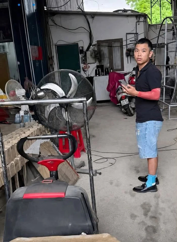 Đối tượng Khánh tại nhà Vua Quạt - Ảnh chụp màn hình