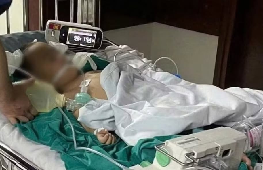 Sau thời gian điều trị tích cực tại Bệnh viện Nhi Trung ương, cháu B. đã không qua không qua khỏi. (Ảnh: Tiền Phong)