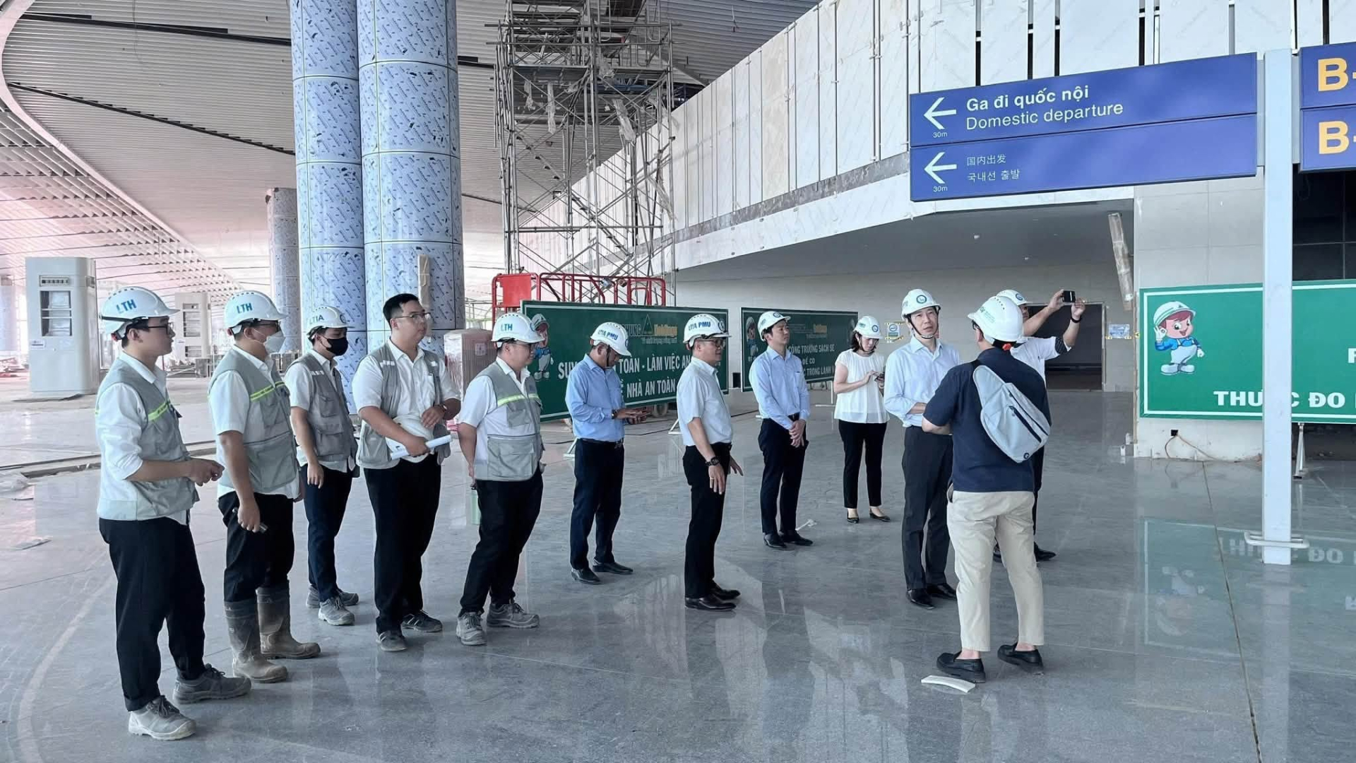 Hàng loạt 'ông lớn' hàng không quốc tế đổ về 'phi trường tỷ đô' của Việt Nam trước ngày trọng đại