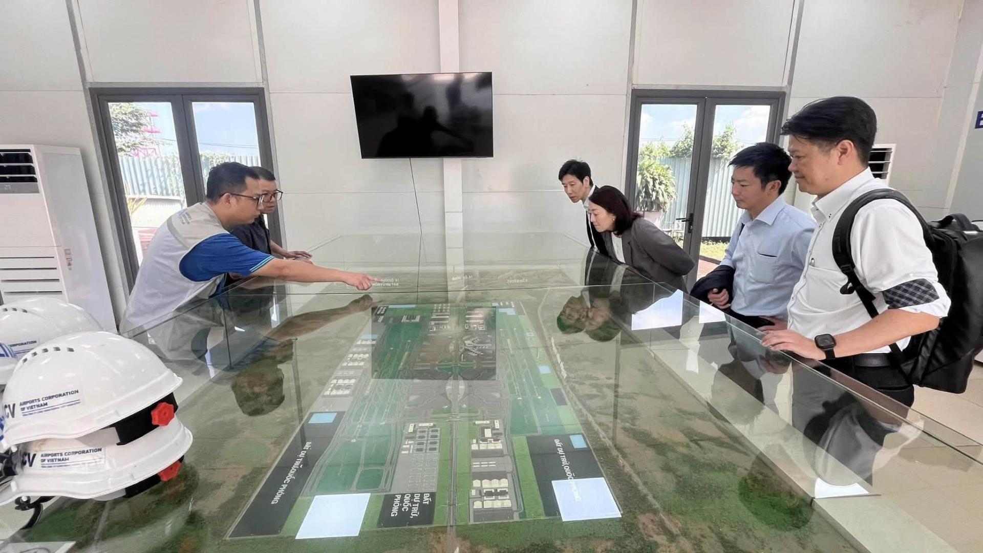Hàng loạt 'ông lớn' hàng không quốc tế đổ về 'phi trường tỷ đô' của Việt Nam trước ngày trọng đại