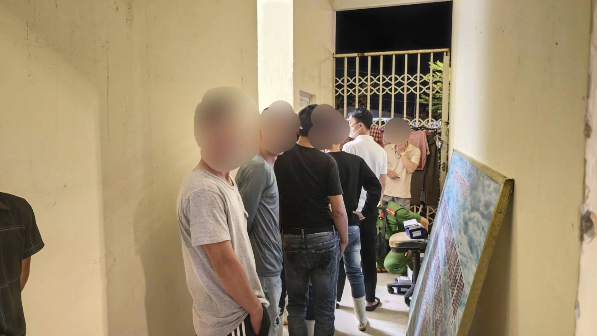 200 CBCS công an đồng loạt ập vào 9 cơ sở lưu trú, nhà trọ lúc 2h sáng: Kiểm tra 135 người