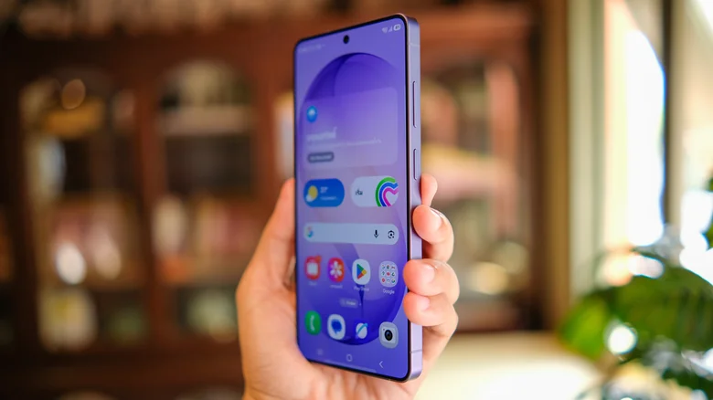 4 chiếc điện thoại màn hình lớn