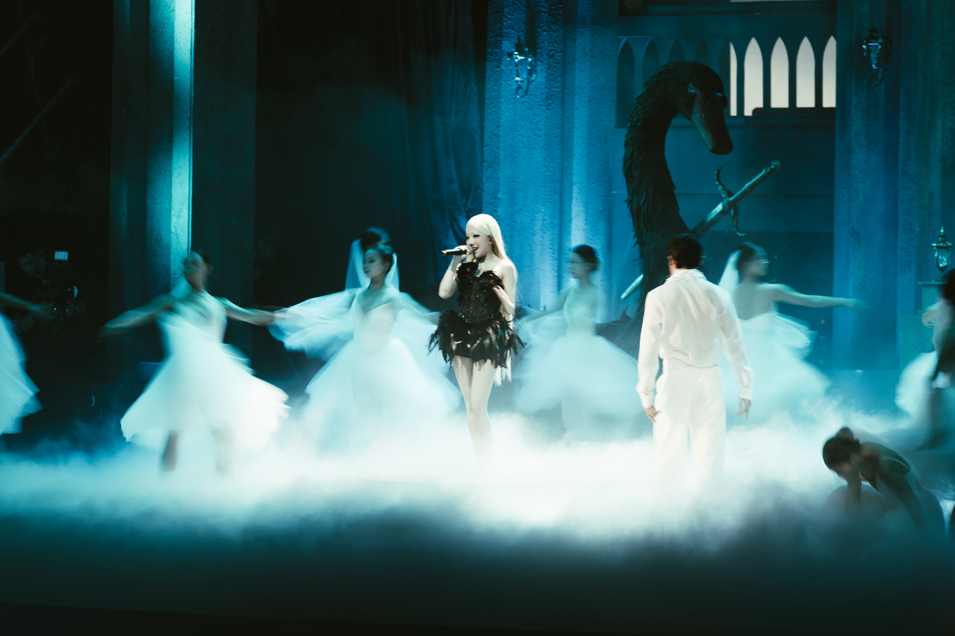 Ca khúc 80 triệu view được Phùng Khánh Linh sáng tác trong một đêm cô đơn ở ngõ Văn Chương, Hà Nội