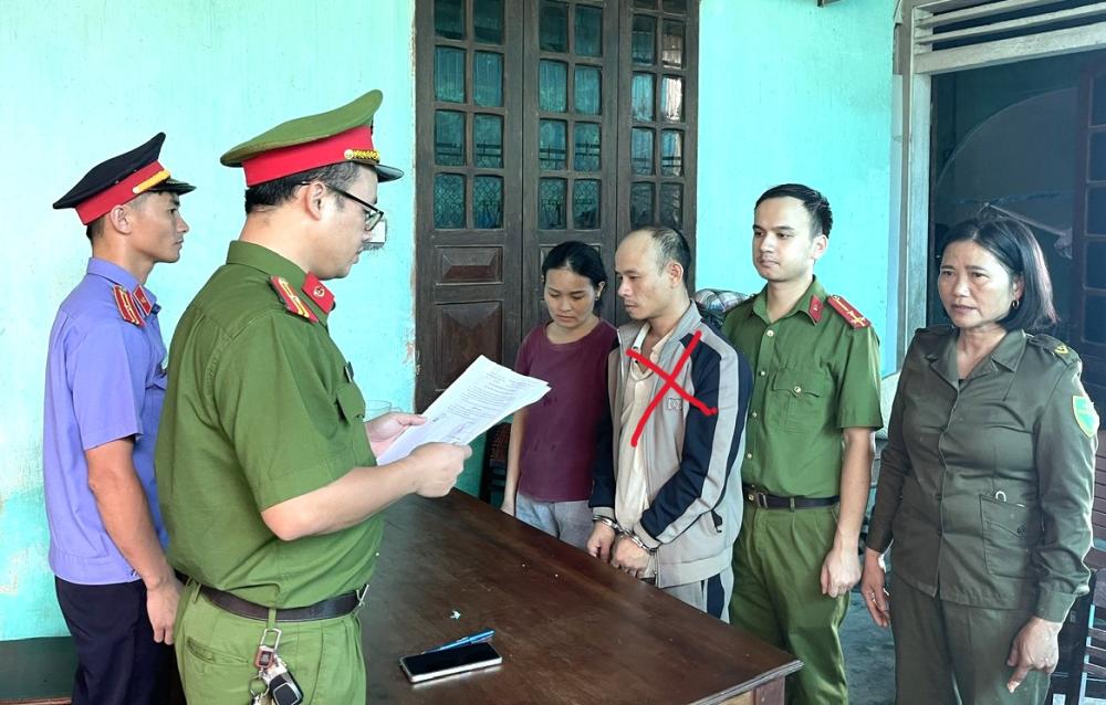 Cơ quan Cảnh sát điều tra ra quyết định khởi tố bị can đối với Lê Khắc Ngọc - Ảnh: Công an Hà Tĩnh