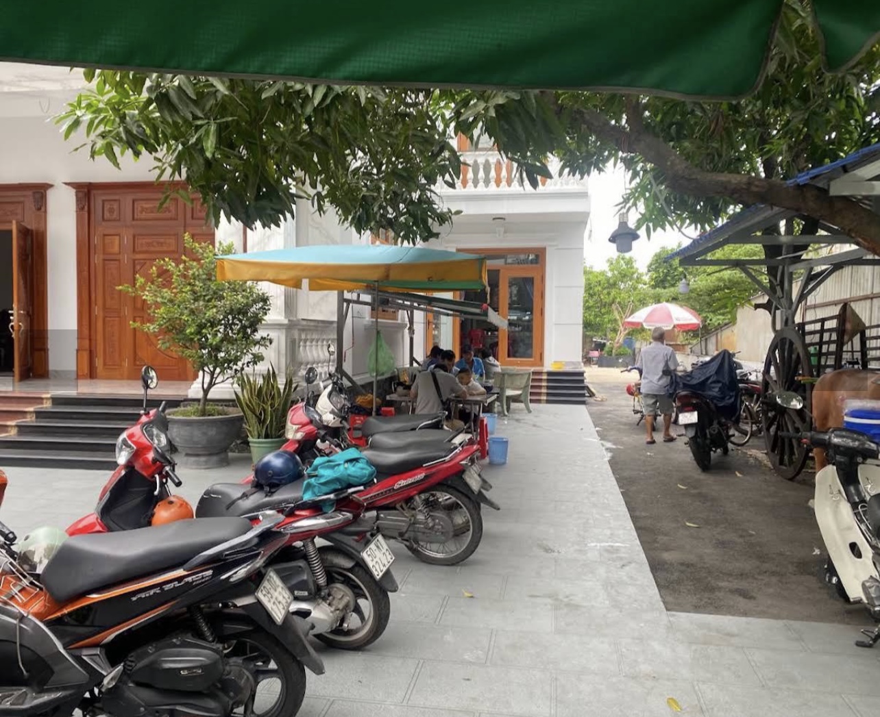 Vợ chồng ông Liêm sẽ tạm đóng cửa quán trong ít ngày.