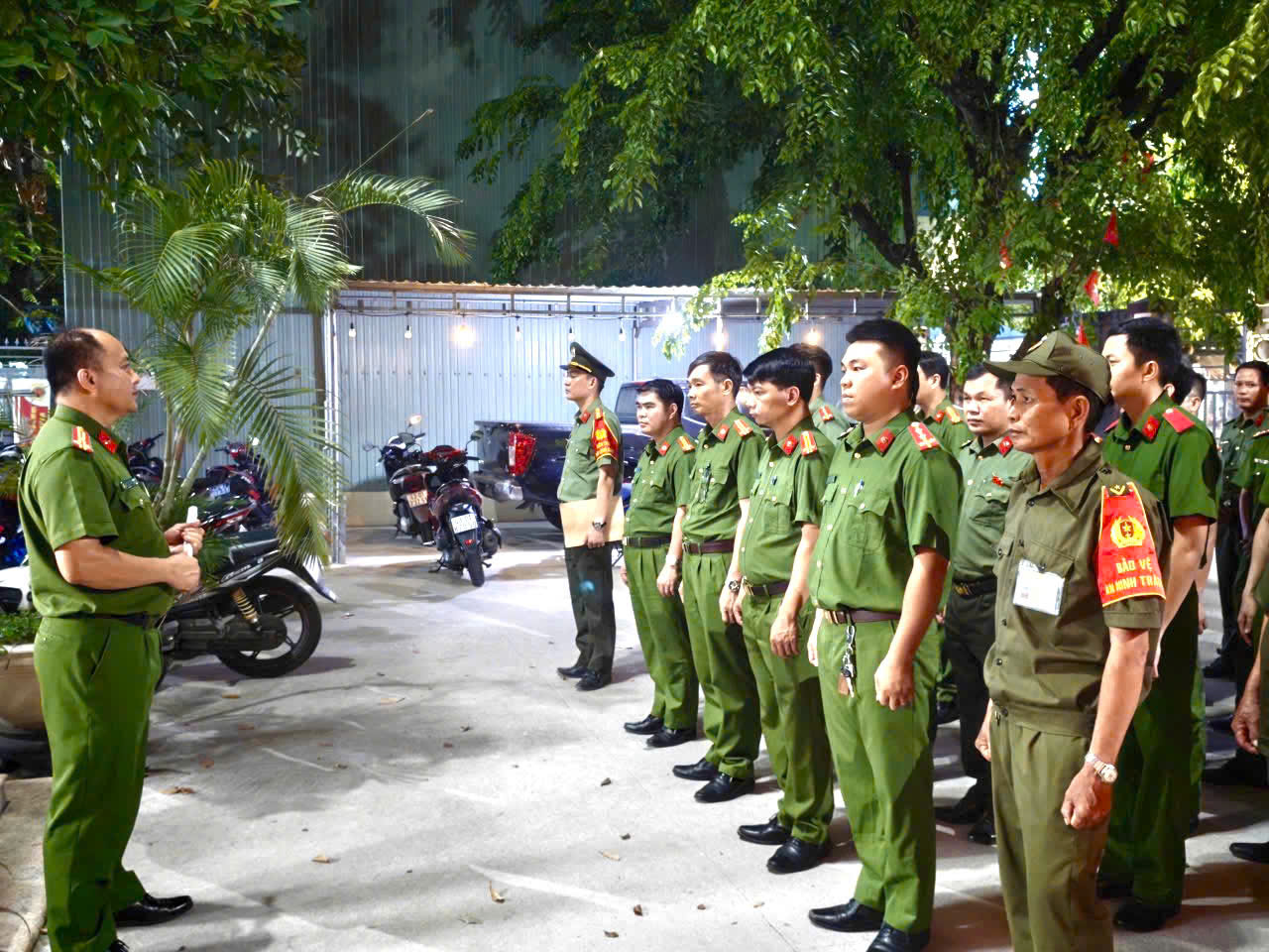 Các cán bộ chiến sĩ ra quân - Ảnh: Công an Đà Nẵng