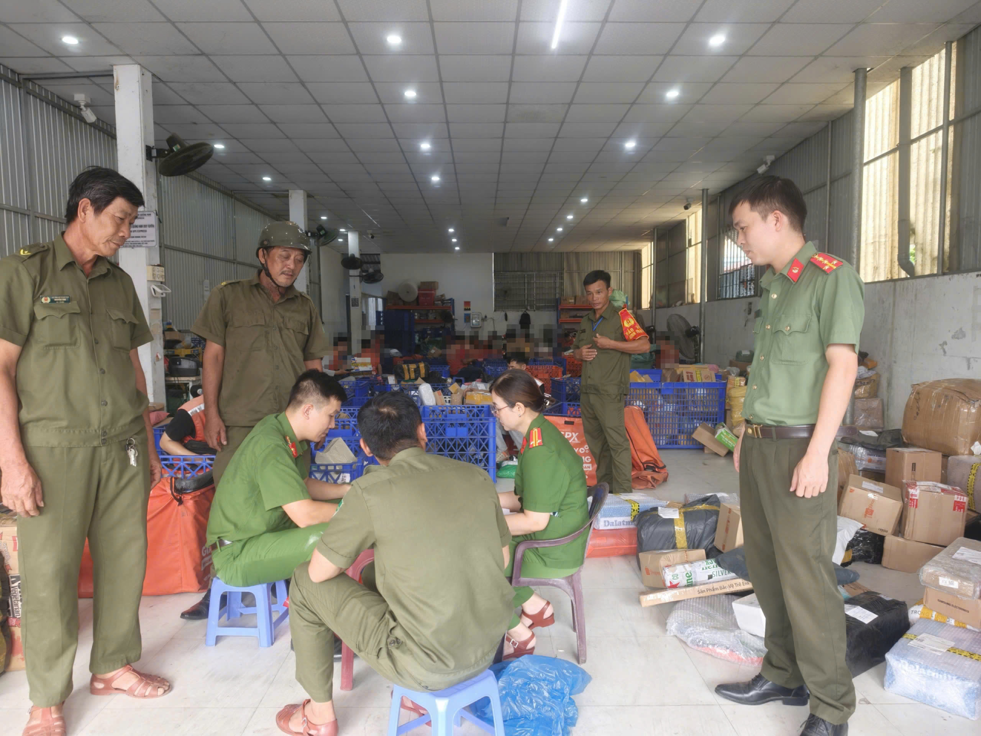 Công an tiến hành xét nghiệm 43 trường hợp - Ảnh: Công an Đà Năng