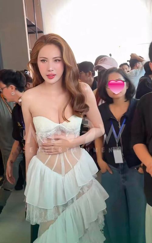 Thủy Tiên hiếm hoi xuất hiện trước truyền thông, diện mạo của cô được nhận xét là có nhiều điểm khác lạ so với trước đây