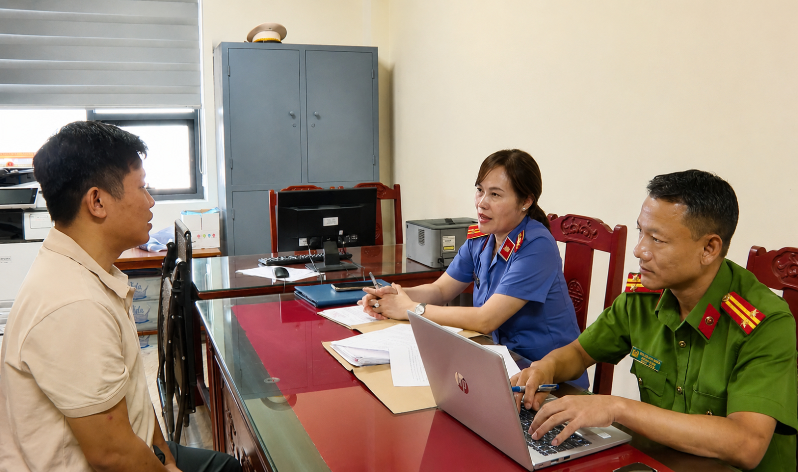 Đối tượng La Đức Long, nhân viên Công ty Cổ phần Xây dựng và Thí nghiệm công trình Miền Trung - Ảnh: Công an Thanh Hóa
