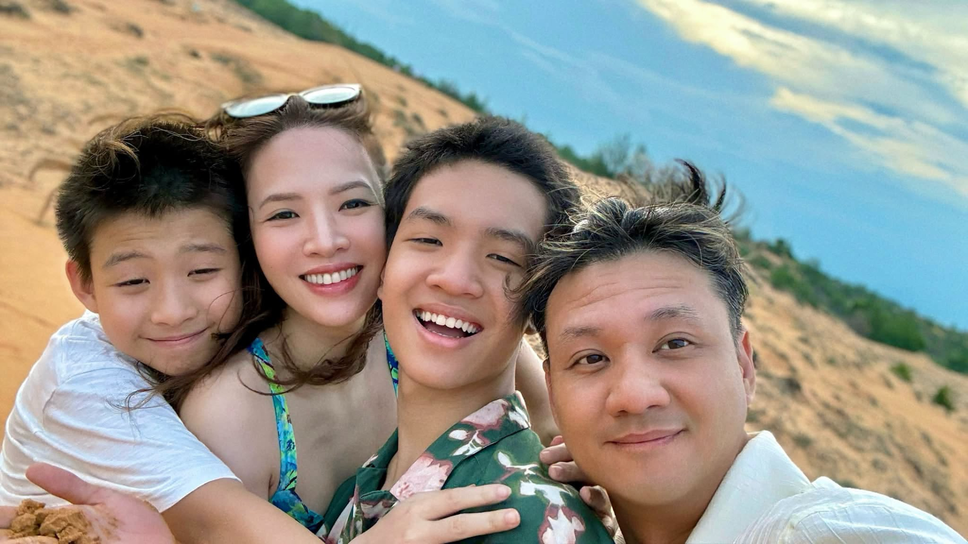 Gia đình hạnh phúc của Đan Lê - Khải Anh.