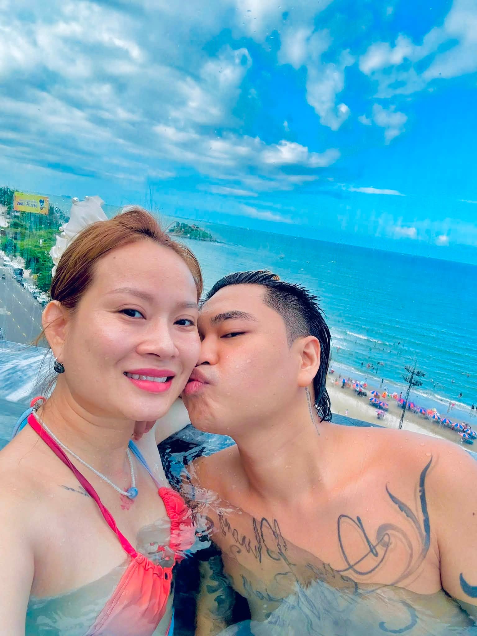 Duy Phước và vợ.