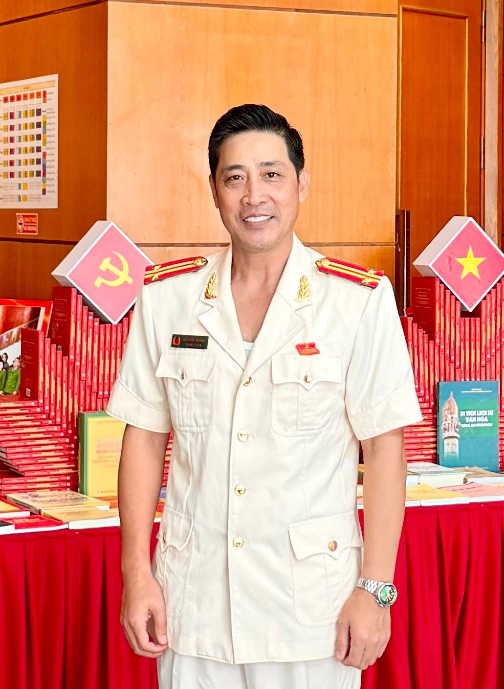 Nghệ sĩ Hồ Phong là một chiến sĩ Công an Nhân dân mang quân hàm Trung tá