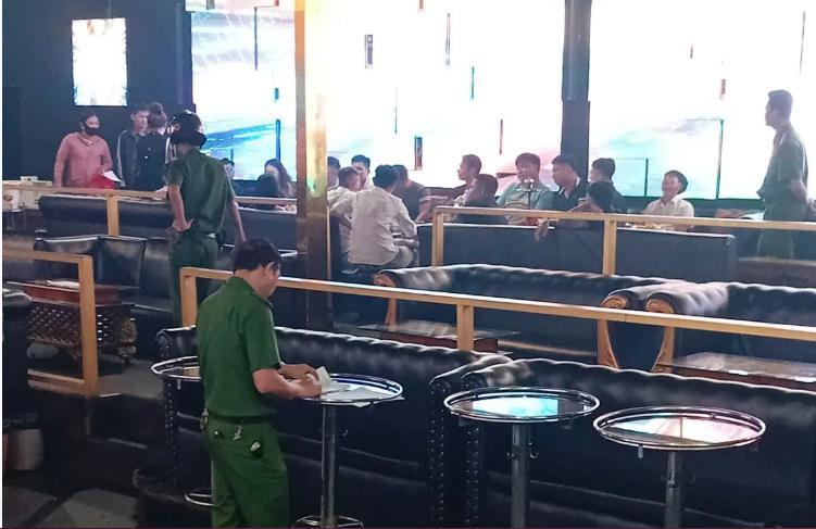 Lực lượng chức năng phát hiện 17 đối tượng dương tính với ma túy tại địa điểm giải trí 268 Titan Club - Ảnh: Công an Đồng Tháp