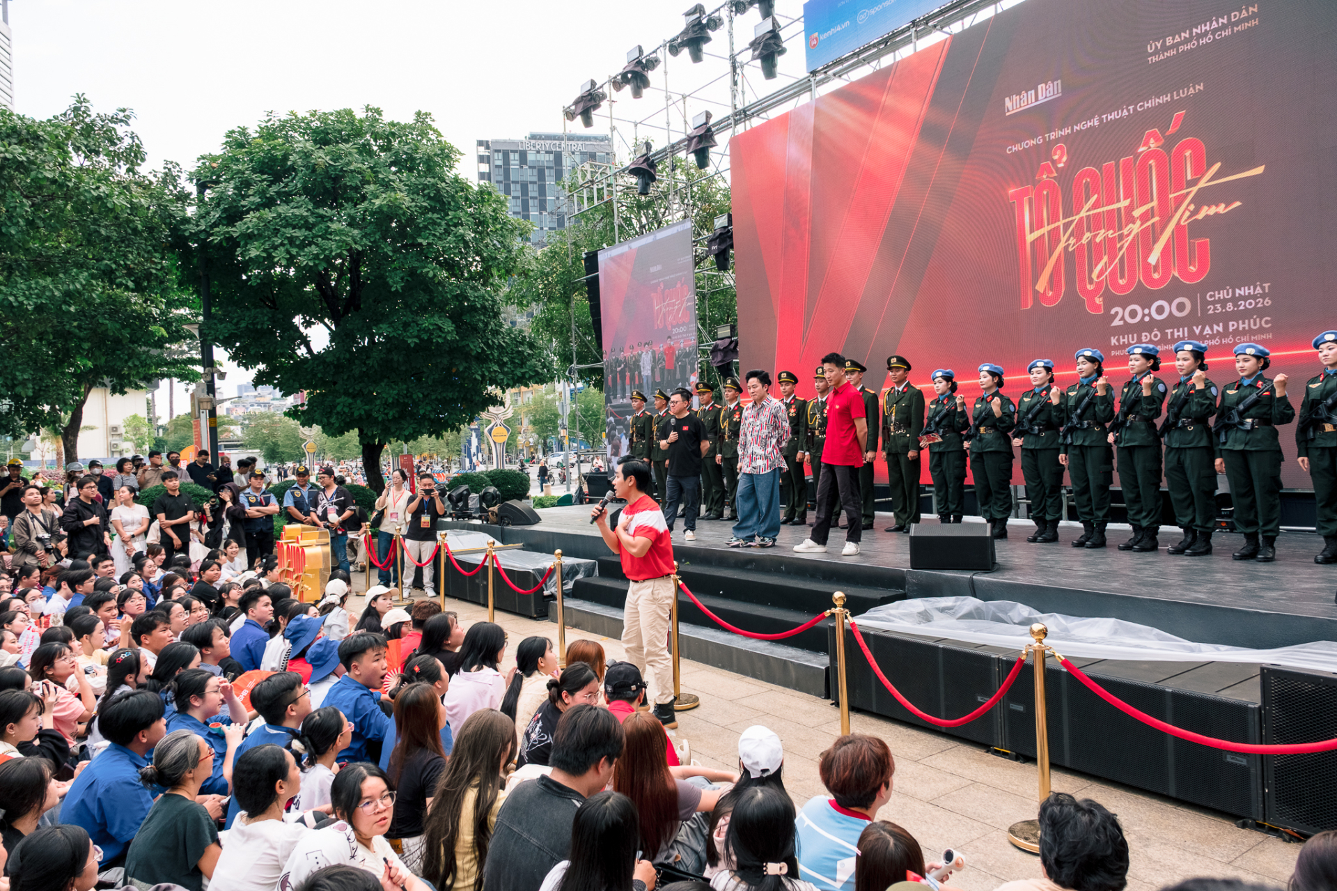 MC Nguyên Khang khuấy động chương trình “Fandom Yêu Nước”