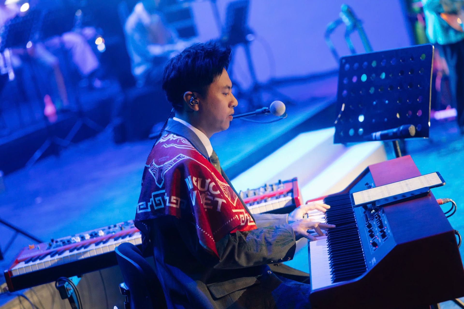 Dương Cầm.