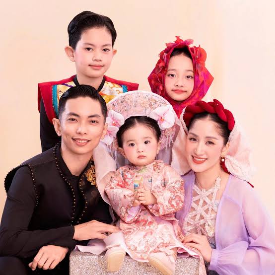 Gia đình hạnh phúc của Khánh Thi.