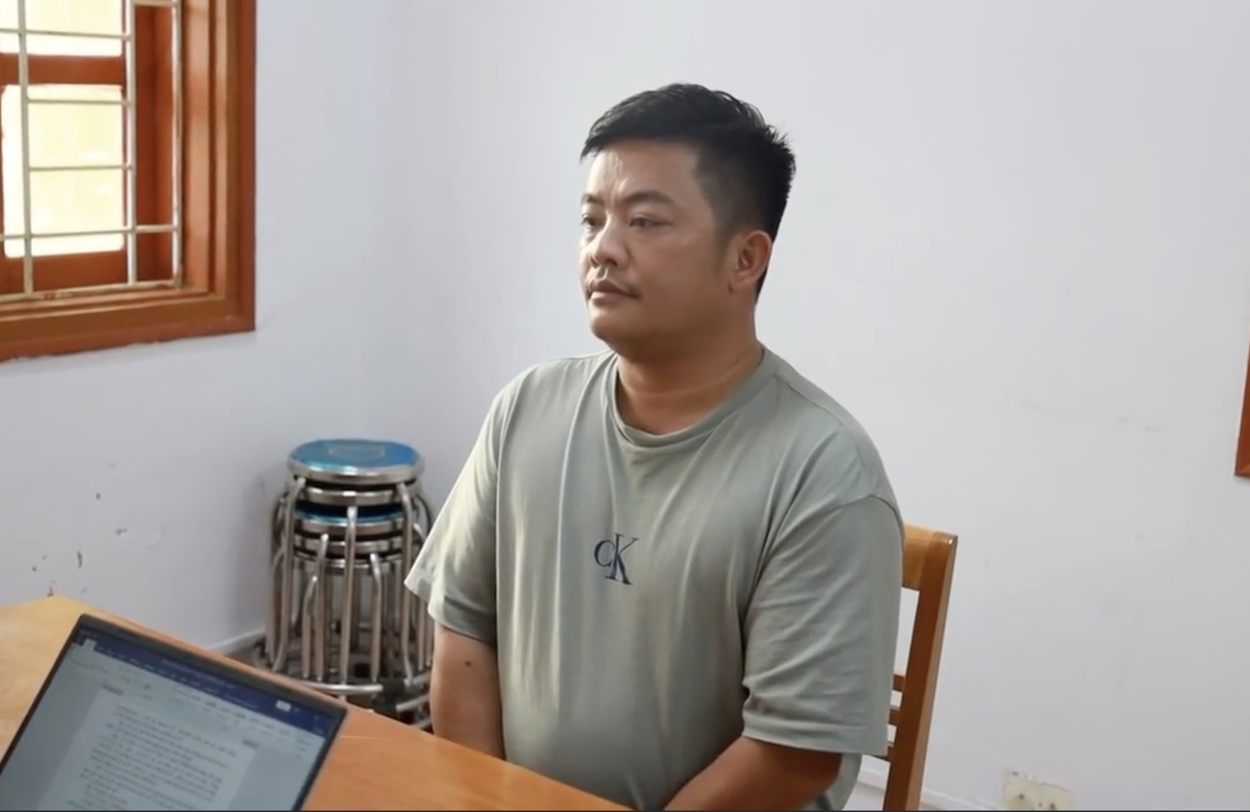 Bị can Hải Sapa tại cơ quan công an - Ảnh: Tiền Phong
