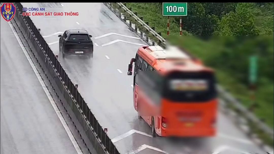 Tài xế vi phạm quy định về khoảng cách an toàn với xe phía trước sẽ bị xử phạt từ ngày 27/8 - Ảnh: Cục CSGT