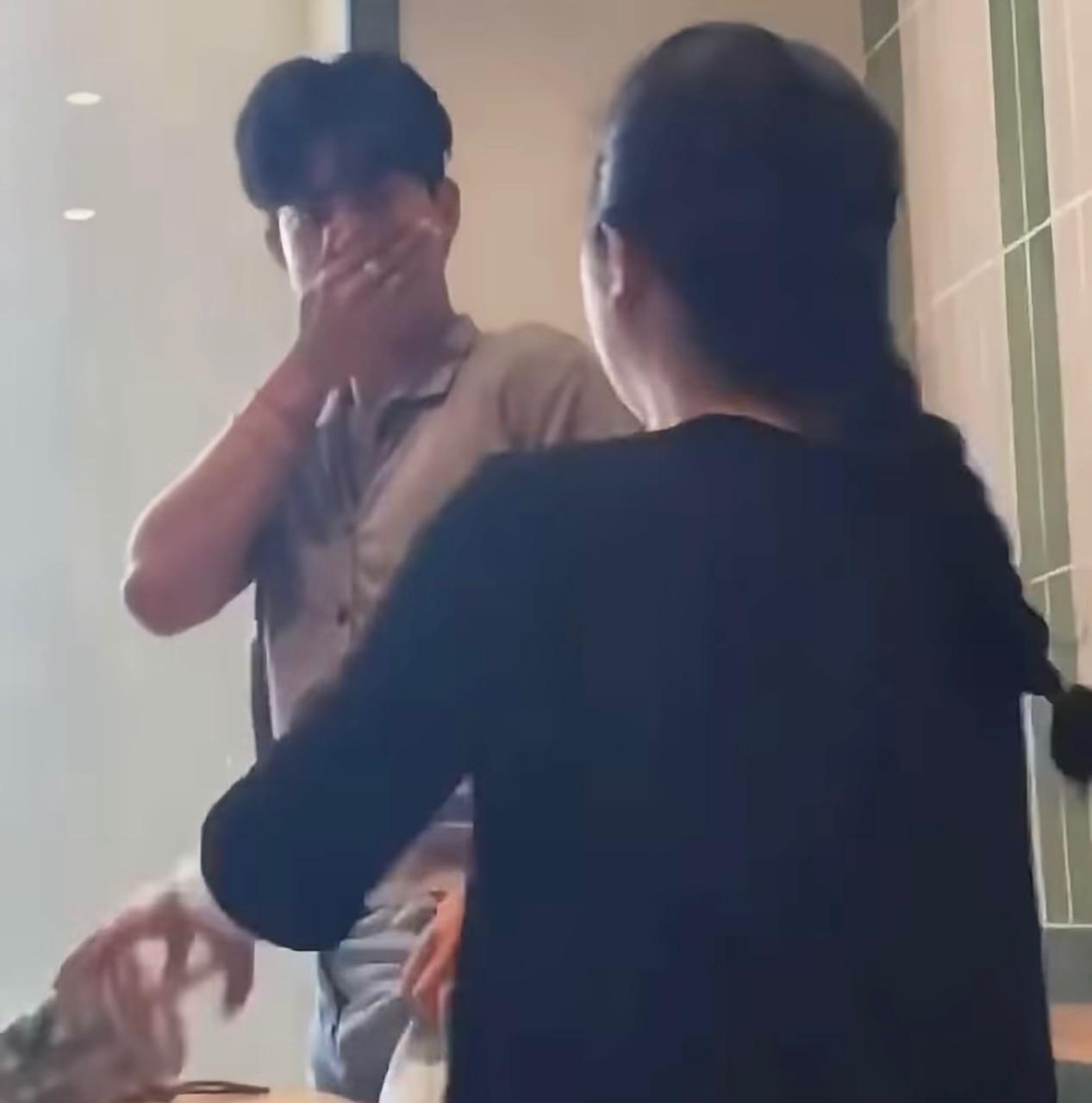 Cô gái vung tay tát vào mặt nam thanh niên. (Ảnh: Cắt từ clip)