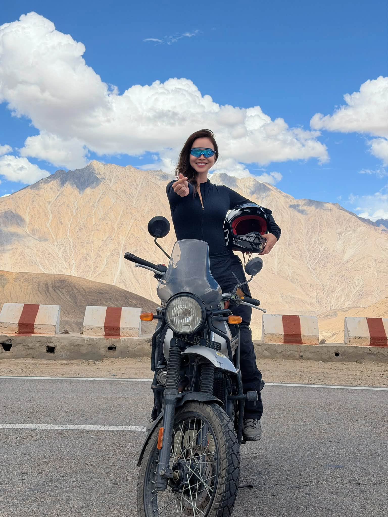 Giữa Himalaya rộng lớn, nàng hậu bỗng thấy những giới hạn của mình thật nhỏ bé.
