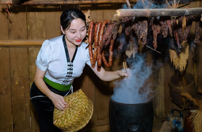 Thịt trâu gác bếp là sản phẩm gắn liền với tên tuổi của Huyền Huho. (Ảnh chụp màn hình)