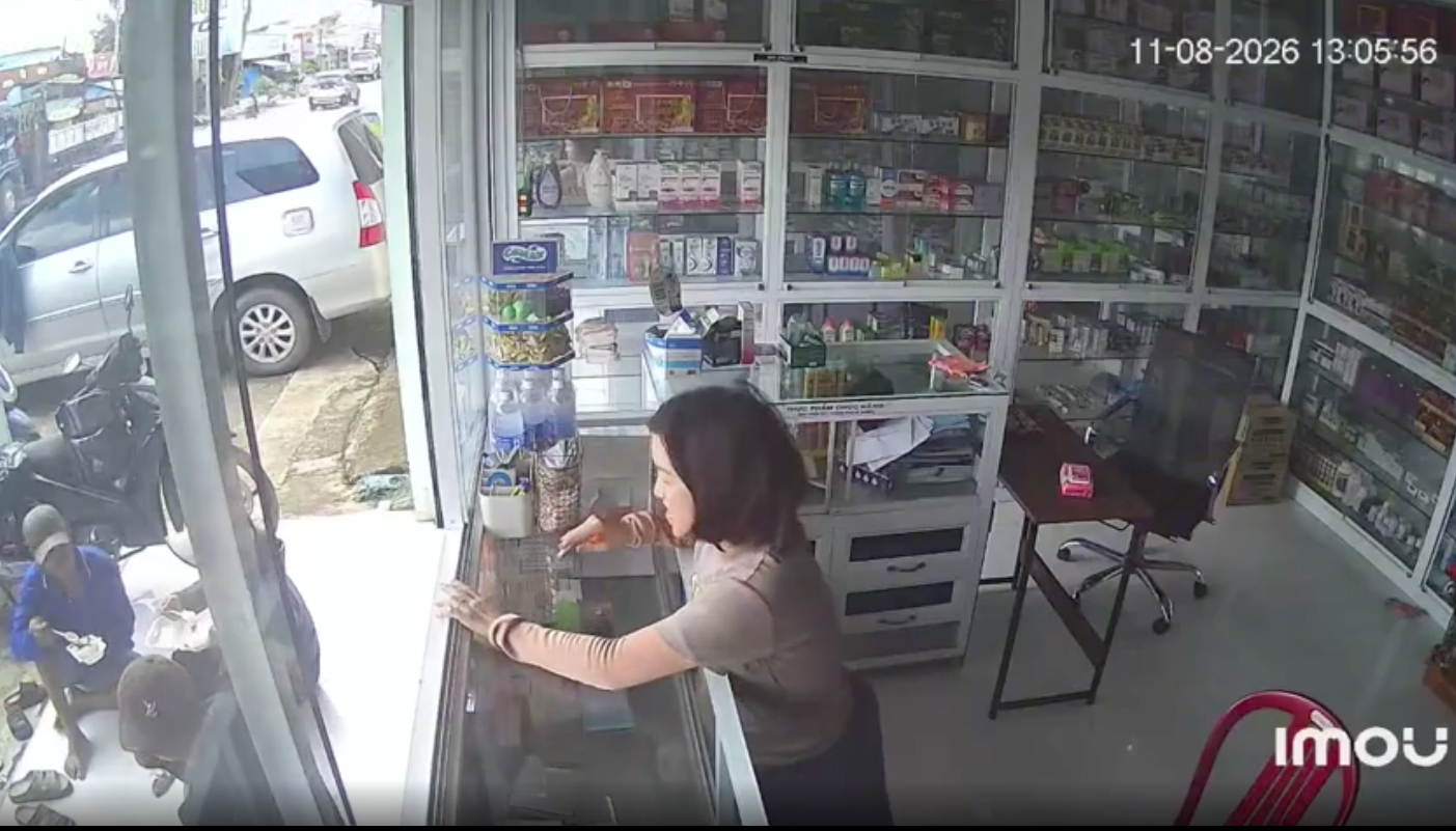 Nữ dược sĩ cố gắng