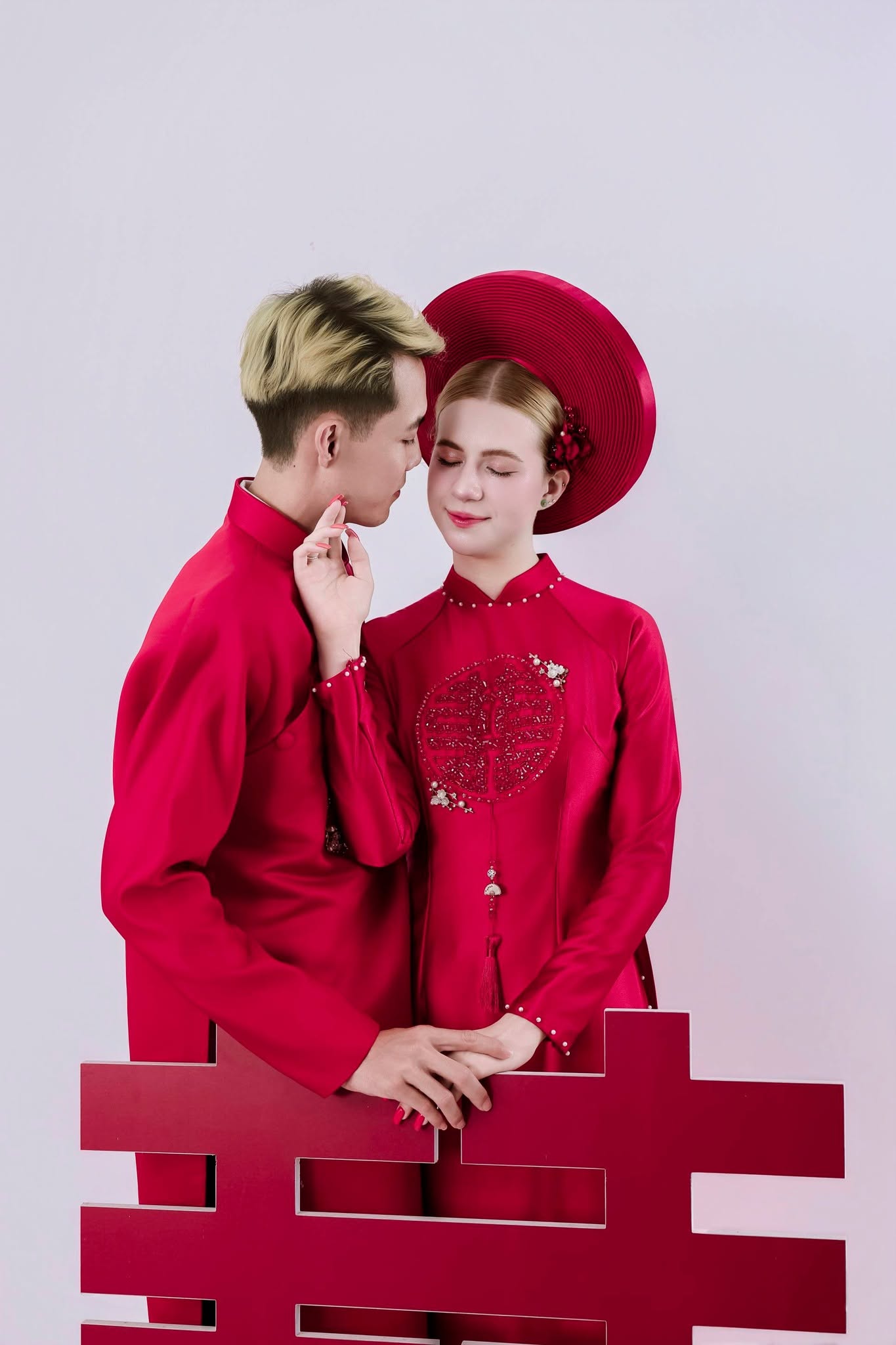Cặp đôi Bá Hổ và Olga. (Ảnh: FBNV)