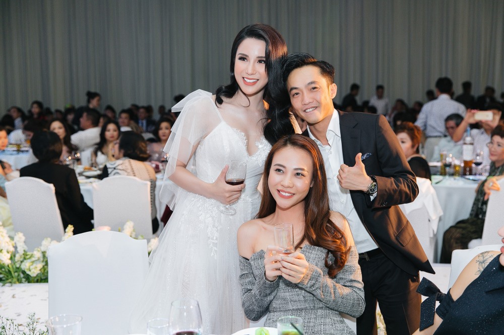 Vợ chồng Cường Đô La - Đàm Thu Trang rất thân thiết với Diệp Lâm Anh