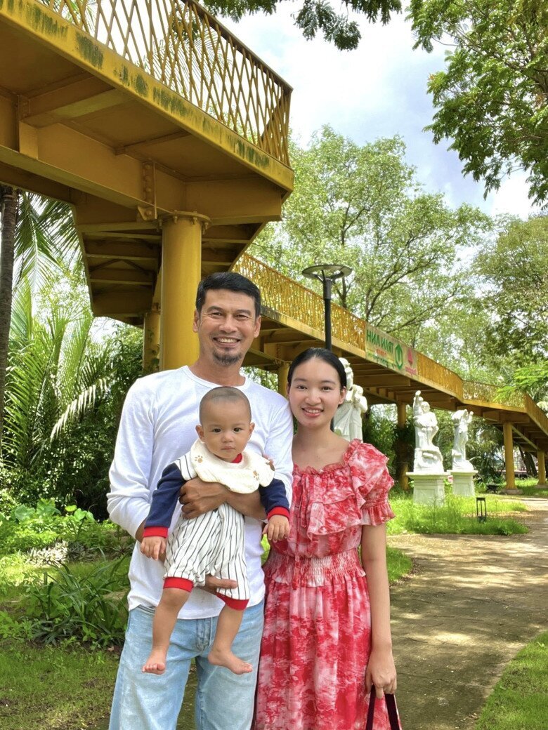 Tiết Cương hiện có cuộc sống bình yên bên vợ con