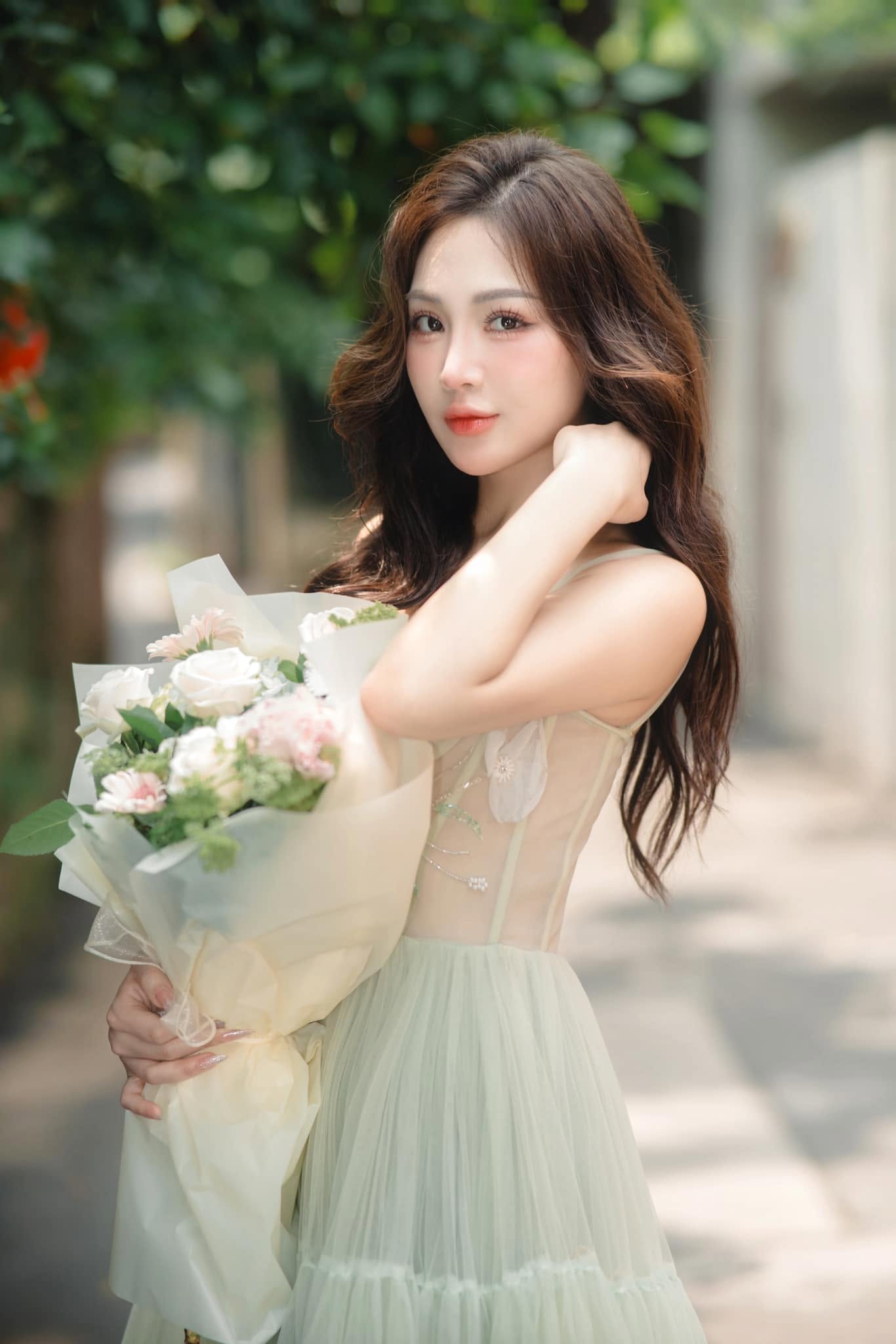 Ngoài nhan sắc nổi bật, Thu Trà cũng sở hữu thành tích học tập ấn tượng