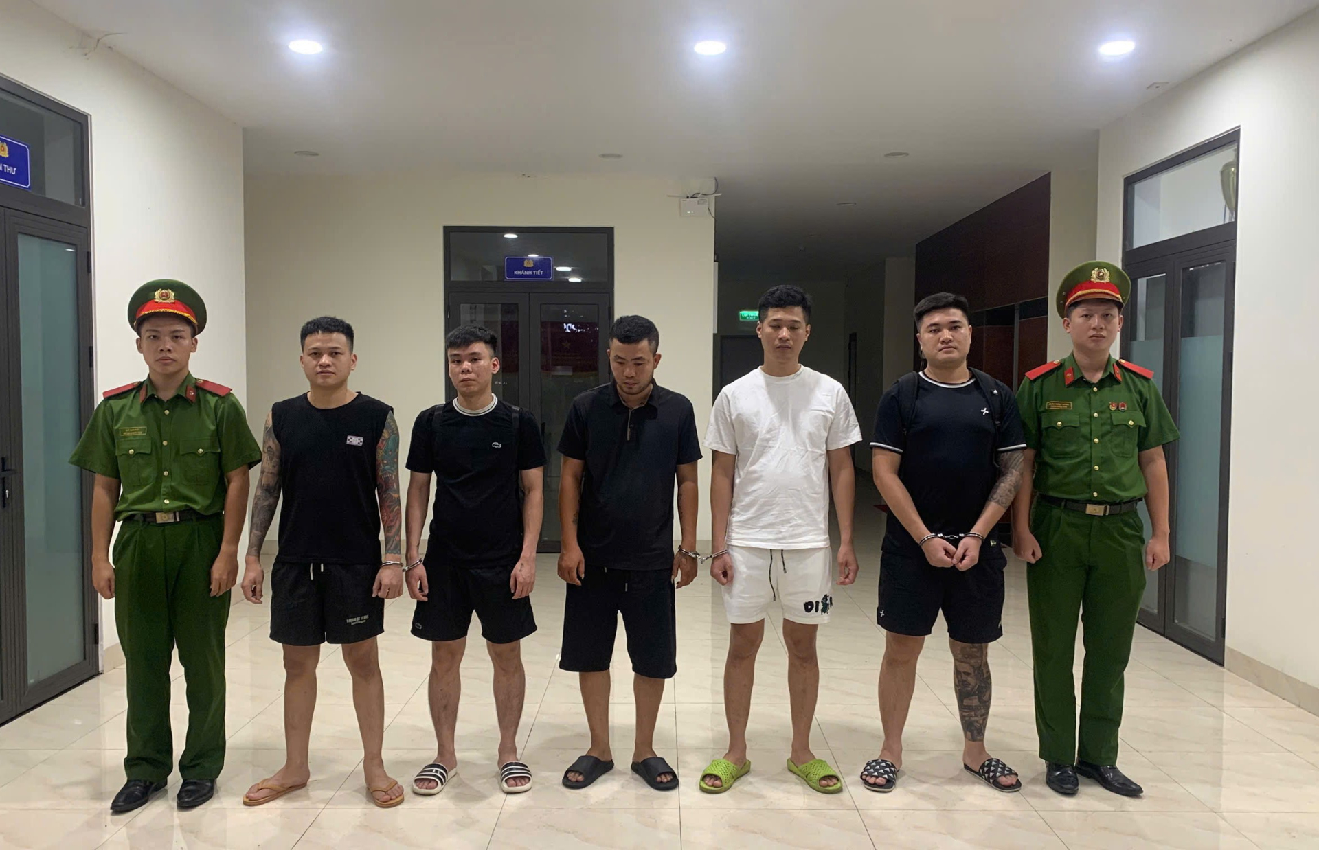 Các đối tượng trong chuyên án bị tạm giữ để điều tra - Ảnh: Công an Đà Nẵng