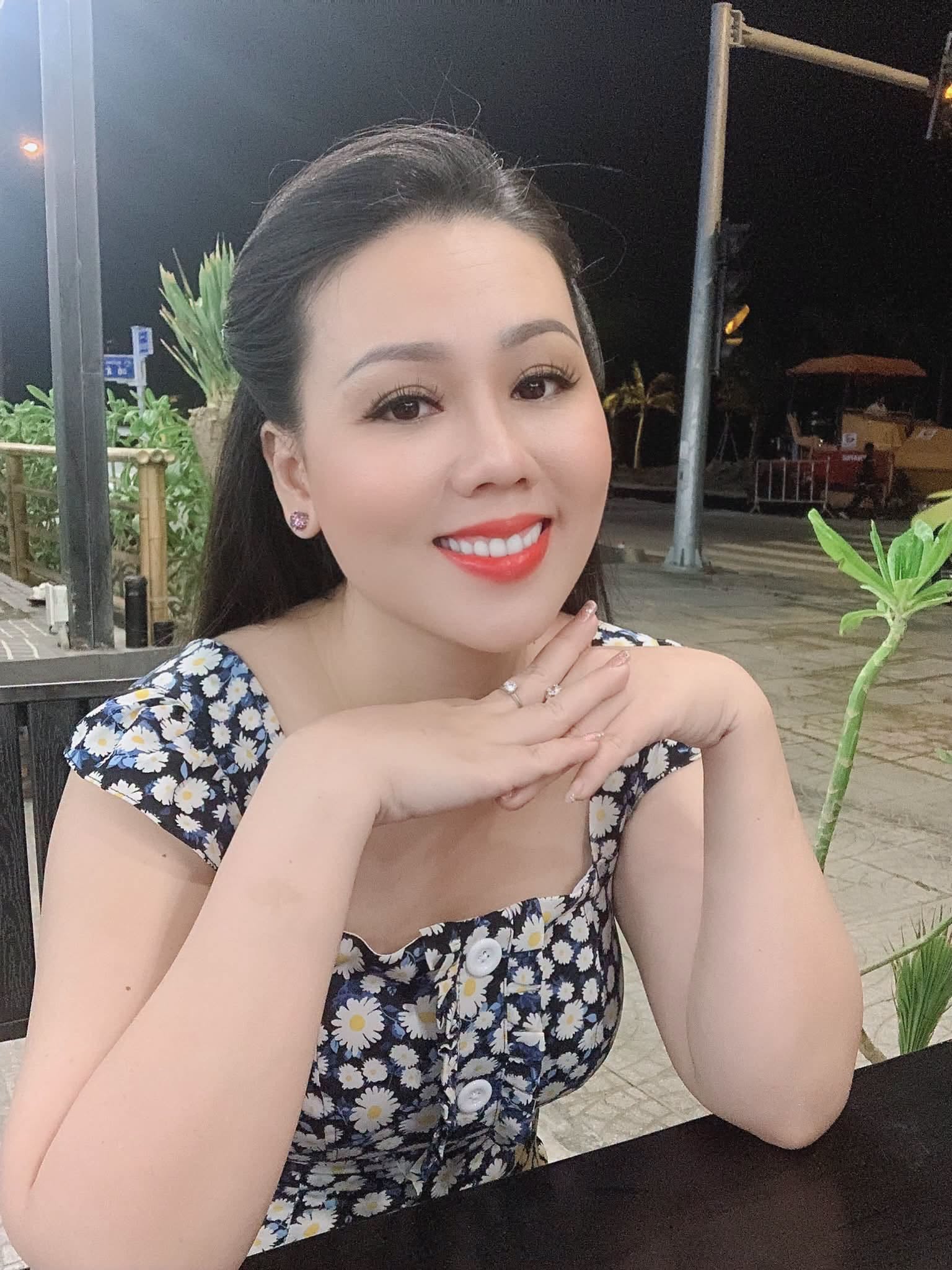Nữ ca sĩ quê Kiên Giang trúng 160 tờ vé số