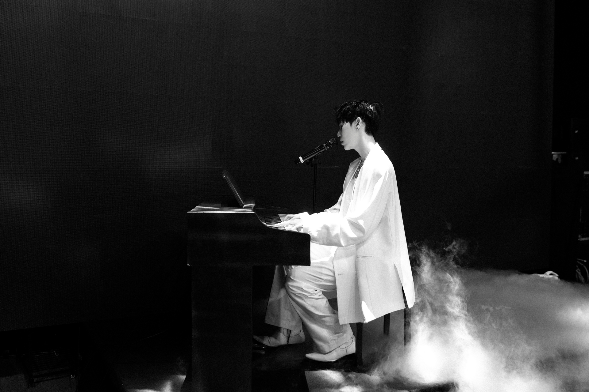 LOHAN biểu diễn live.