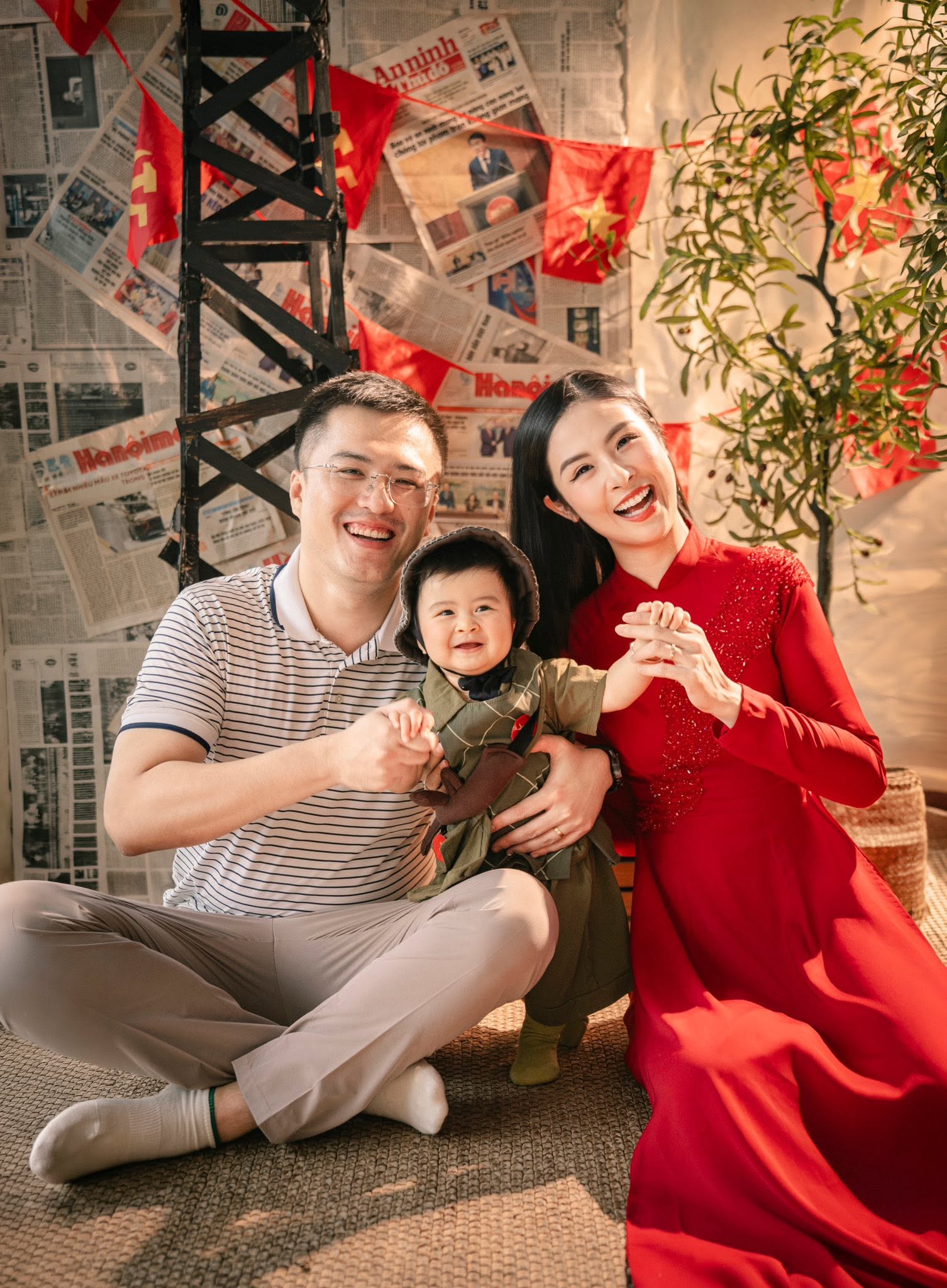 Ngọc Hân bên chồng và con trai
