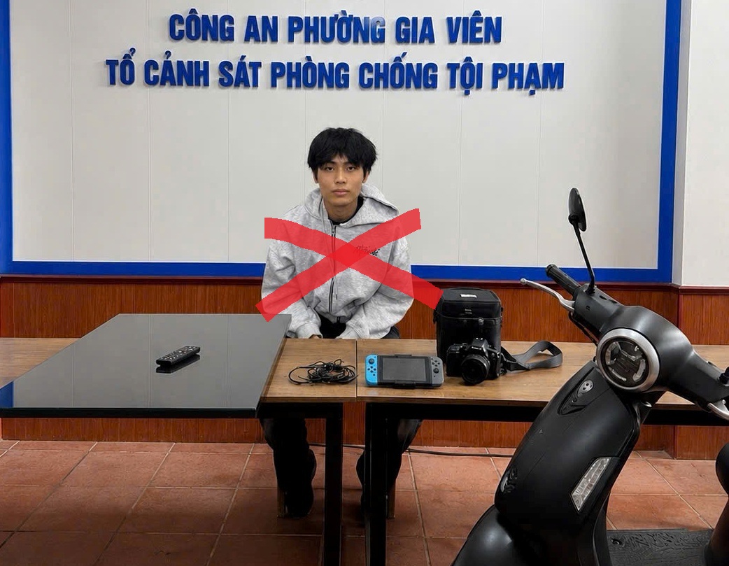 Đối tượng Nguyễn Đăng Trường Giang và các tang vật thu giữ - Ảnh: Công an Hải Phòng