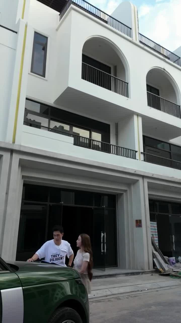 Cặp đôi đang xây tổ ấm chung là một biệt thự liền kề 5 tầng