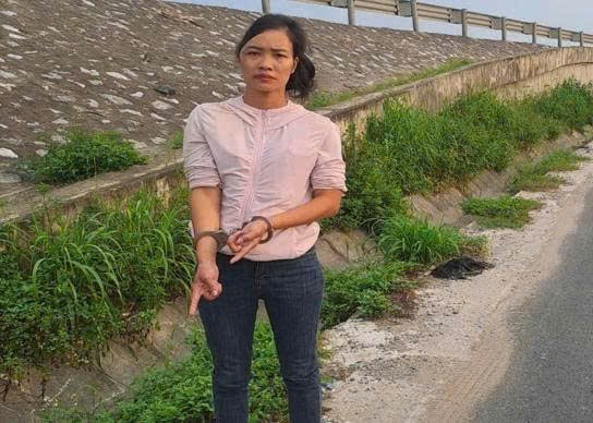 Đối tượng Vũ Thị Huệ tại hiện trường - Ảnh: Công an Hà Nội