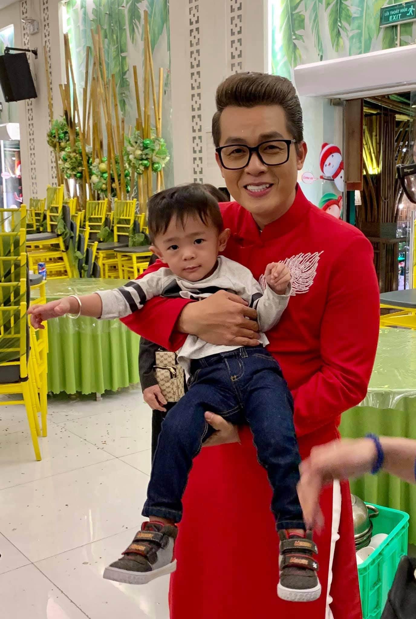 Hòa Hiệp hiện là bố đơn thân, một mình nuôi con trai
